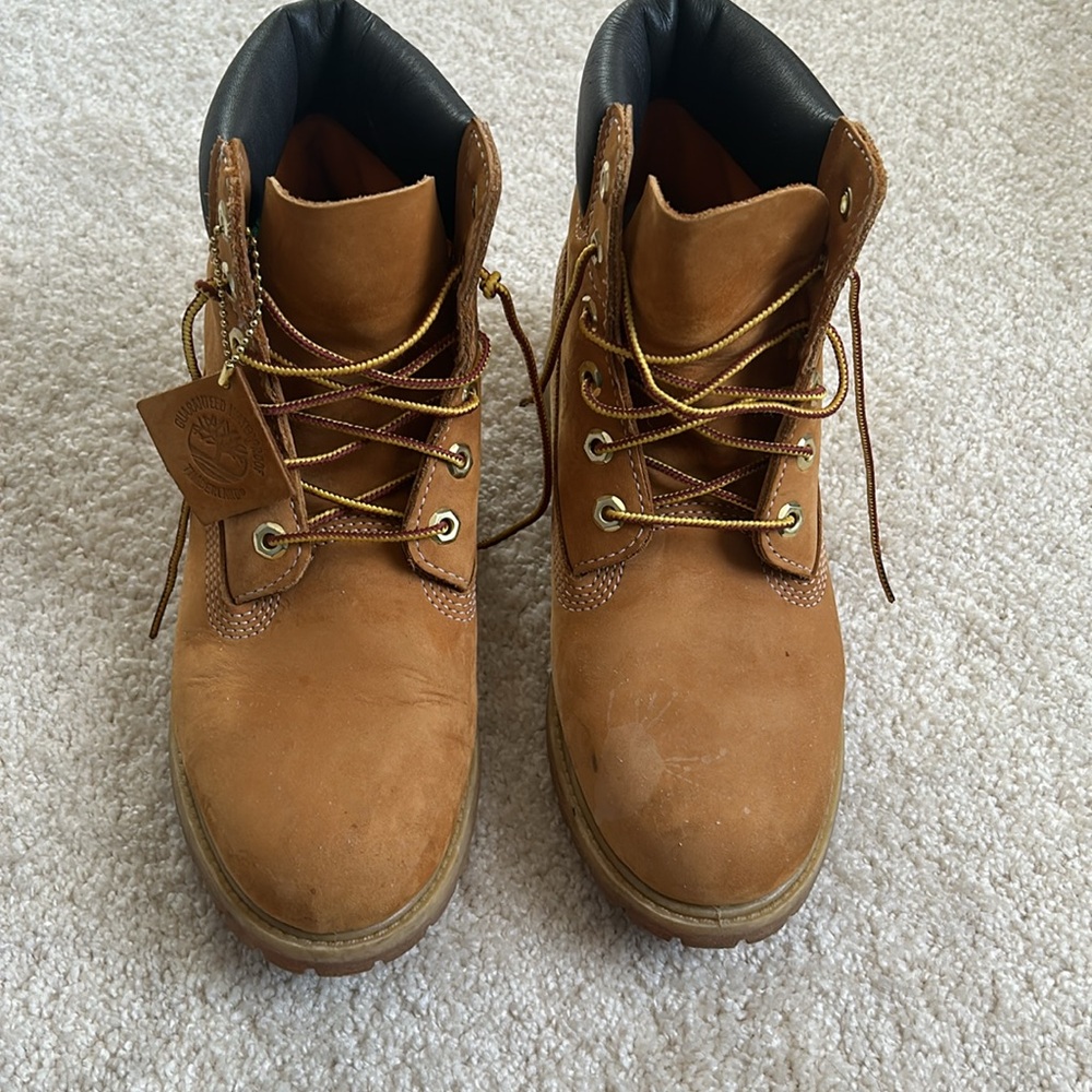 Camel size 8 1/2 Timberland boots - Picture 5 of 7